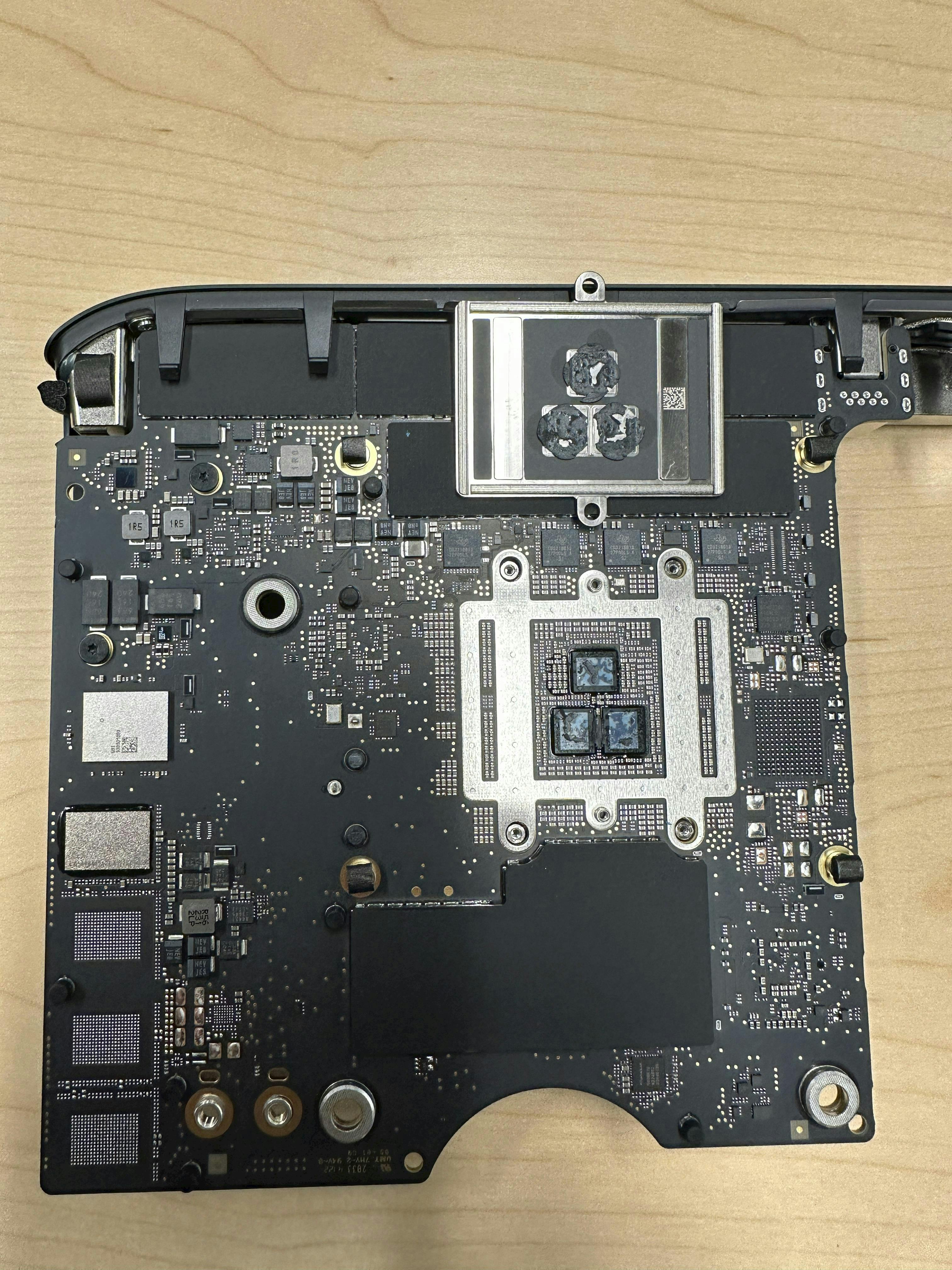 Image showing the heat shield removed on the Mac mini M2 Pro.