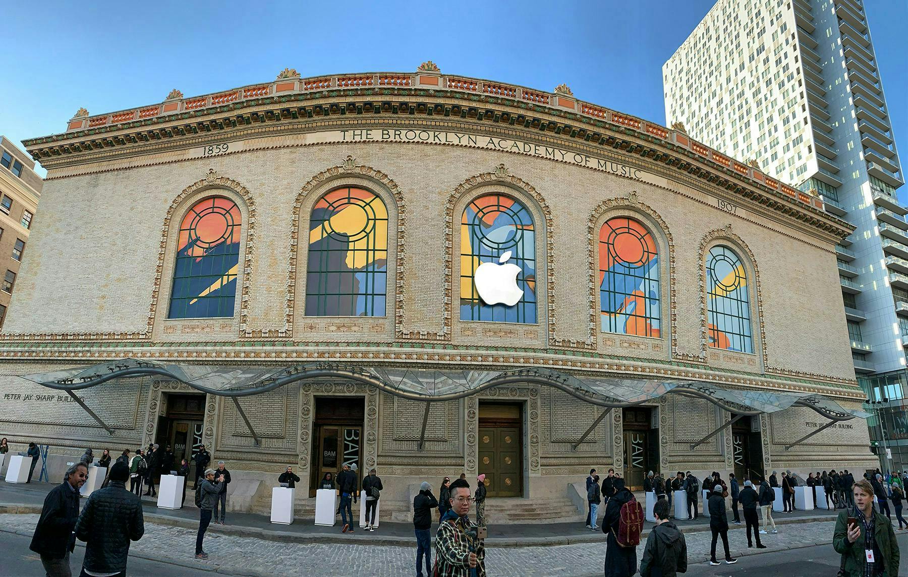 Image showing the hall with Apple logo animations.